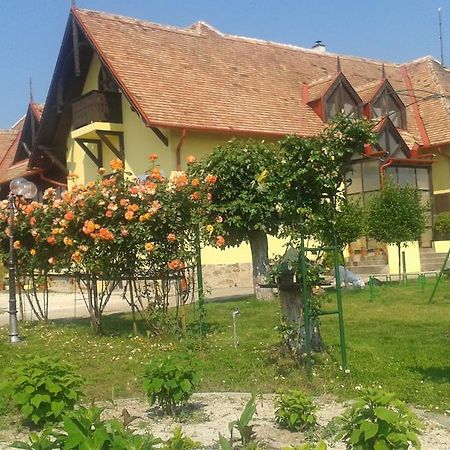 Aparthotel Vakacio Ueduelo Révfülöp Exteriér fotografie